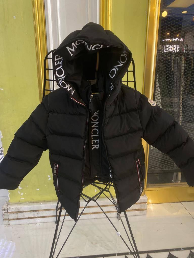 Moncler unisex store